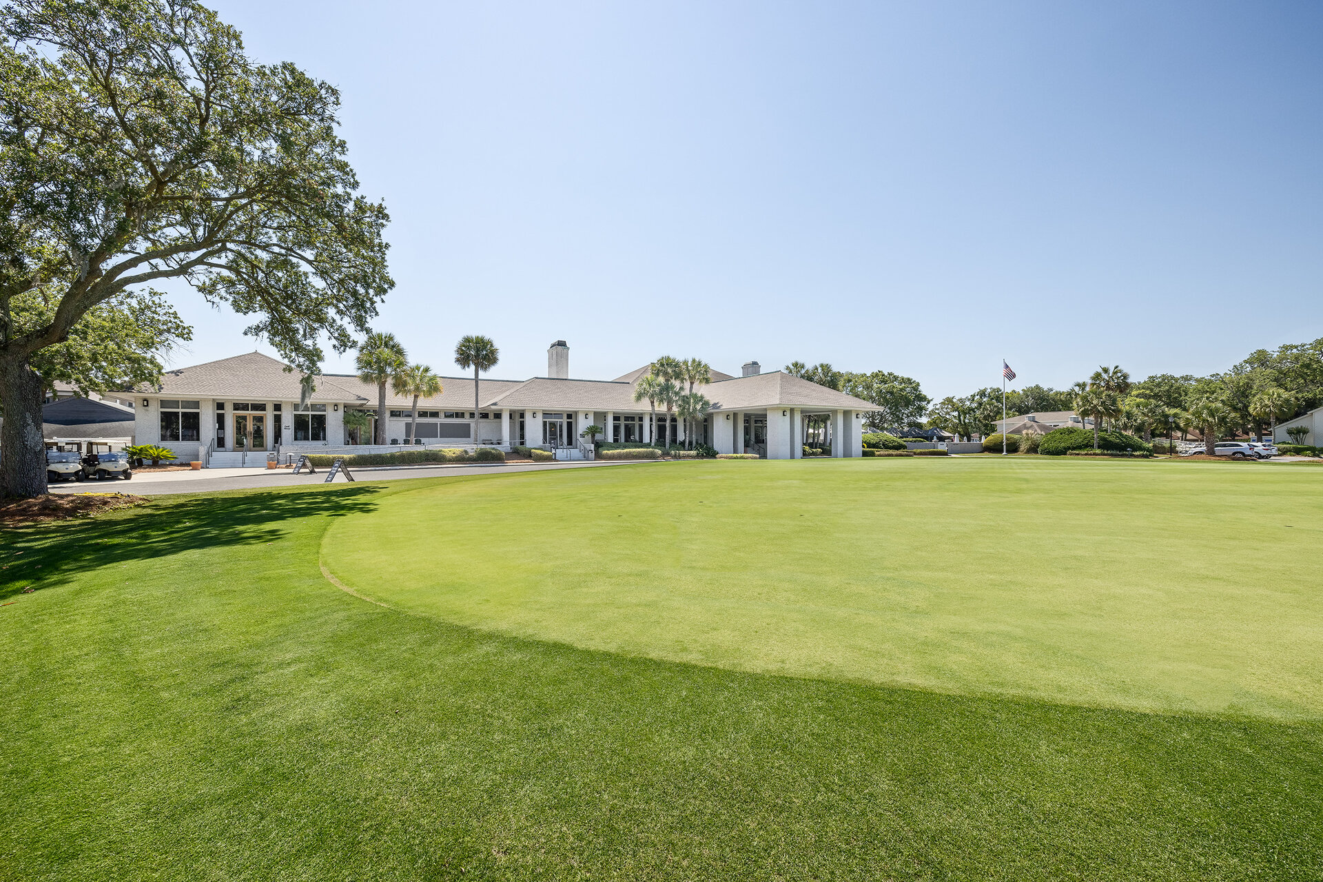 outdoor view of clubhouse